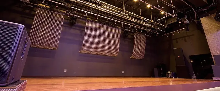 本格的なLIVE公演も可能な秋葉原エリア巨大級のステージを完備♪