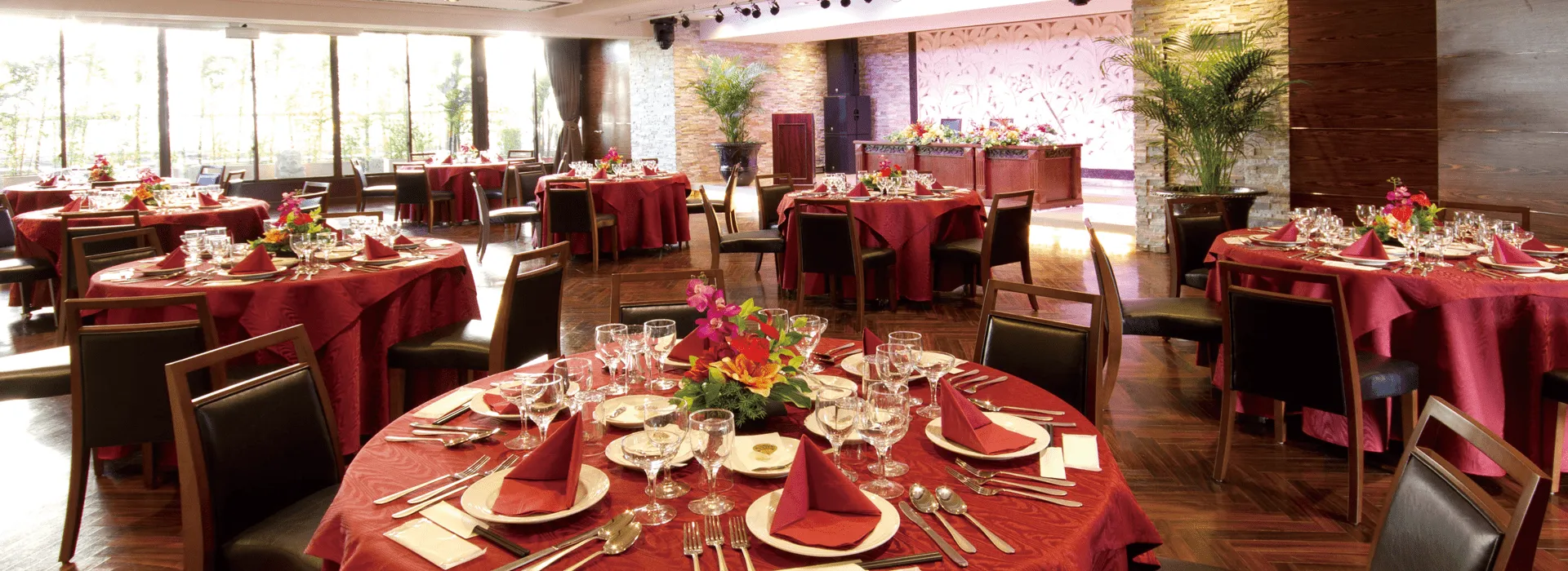 グレースバリ秋葉原店 ブラン バリ島のリゾートホテルを彷彿とさせる多目的パーティースペース