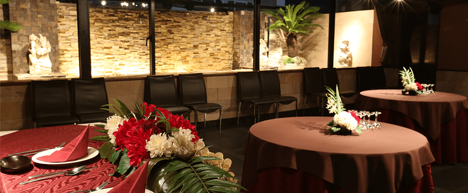 滝の流れるテラスが開放感を演出