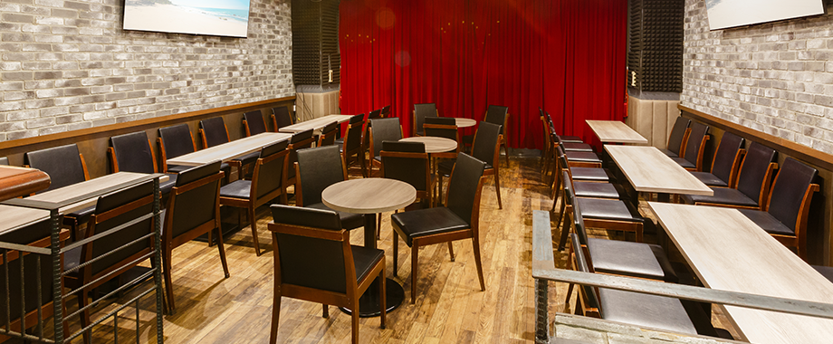 ステージも追加設置可能なので、余興も安心