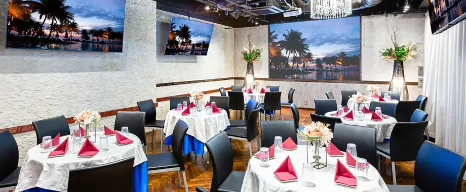 ステージも追加設置可能なので、余興も安心