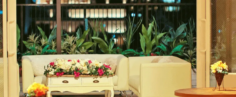 夜には不忍池からの夜景を一望できます。