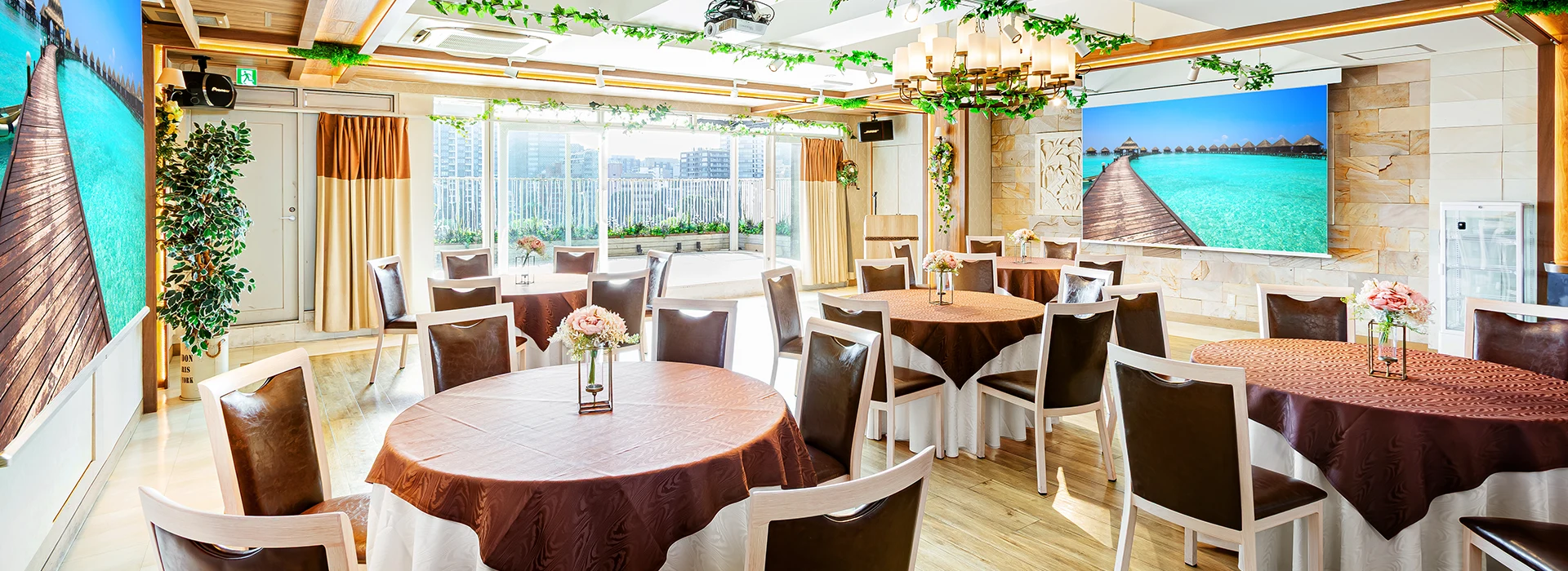 7F グレースバリ ～アロナ～　30名様～80名様におすすめ　夜景の見えるテラス付き会場